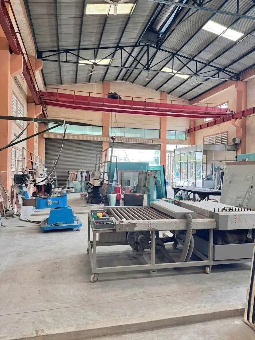Gia Công Kính Xây Dựng (Cắt, Mài, Khoan Lỗ)